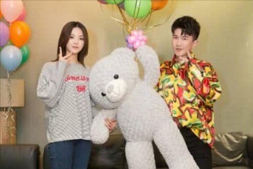 娱乐吃瓜爆料背景图,吃瓜群众背后的真相大揭秘